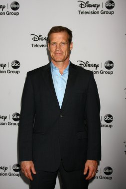Mark Valley
