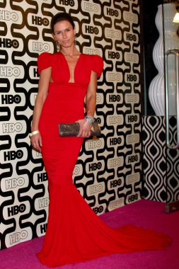 Rhona mitra