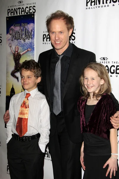 Figlio Djano, Raphael Sbarge, figlia Gracie — Foto Stock