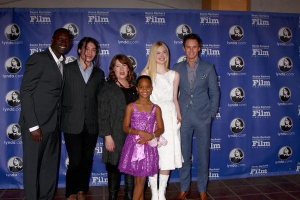 Omar Sy, Ezra Miller, Ann Dowd, Quvenzhane Wallis, Elle Fanning, Eddie Redmayne — Fotografia de Stock