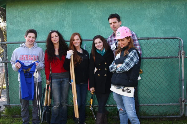 Jimmy Dreshler, Theresa Castillo, Emily Wilson, Jen Lilley, Jason Thompson, Lisa Locicero — Stock Fotó