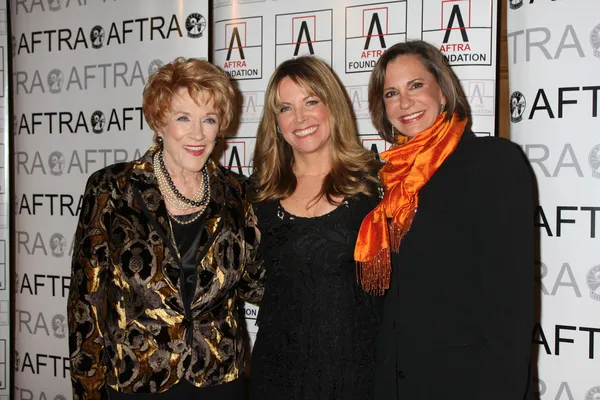 Jeanne cooper, maria arény bell & jess walton — Stock fotografie