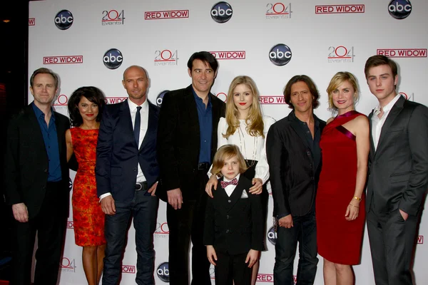 Lee tergesen, suleka mathew, luke goss, goran Višnjić, jakob salvati, erin moriarty, clifton collins jr., radha mitchell, sterling beaumon — Stockfoto