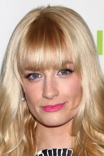 Beth Behrs — Stockfoto