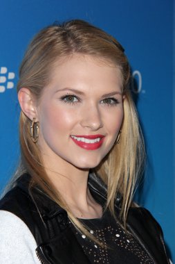Claudia Lee