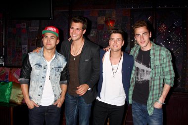 Carlos Roberto Pena Jr., James Maslow, Logan Henderson, Kendall Schmidt
