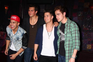 Carlos Roberto Pena Jr., James Maslow, Logan Henderson, Kendall Schmidt