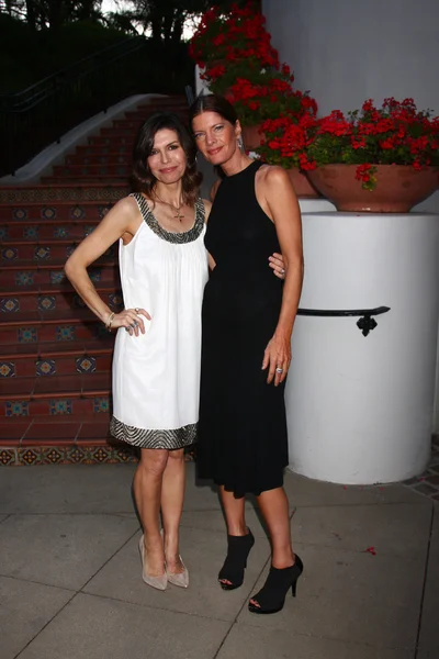 Finola Hughes, Michelle Stafford — Stockfoto