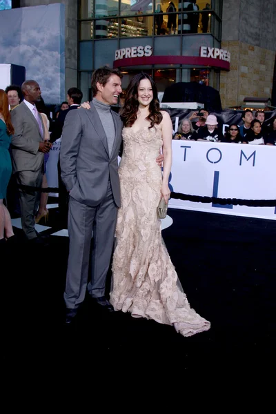 Tom Cruise, Andrea Riseborough — Foto de Stock