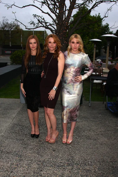 Zoey Deutch, Lea Thompson, Madelyn Deutch — Stock Photo, Image