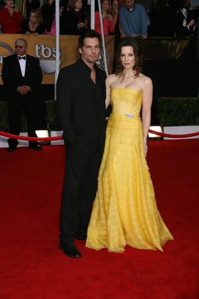 Kate Beckinsale y su marido Len Wiseman — Foto de Stock