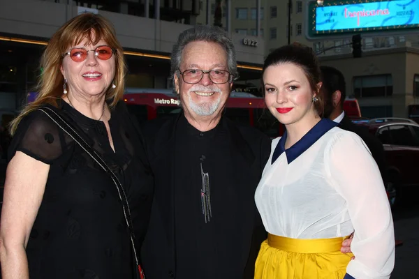 Amber Tamblyn, with her mom and dad (Russ Tamblyn) — Stock Photo, Image
