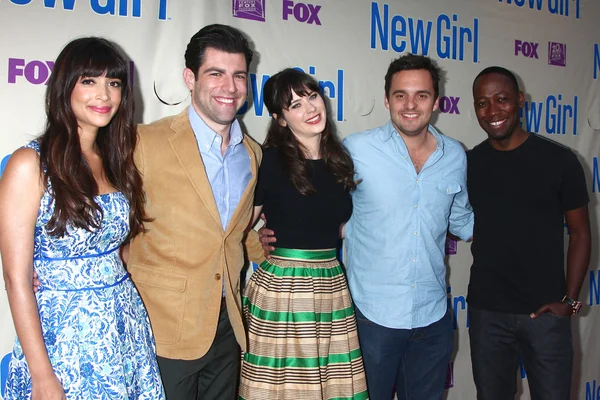 Hannah simone, max greenfield, zooey deschanel, jake johnson, morris lamorne — Photo