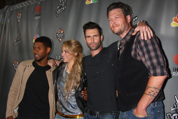 Usher, Shakira, Adam Levine, Blake Sheldon — Foto de Stock