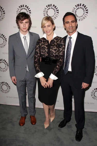 Freddie Highmore, Vera Farmiga, Nestor Carbonell — Stock Fotó