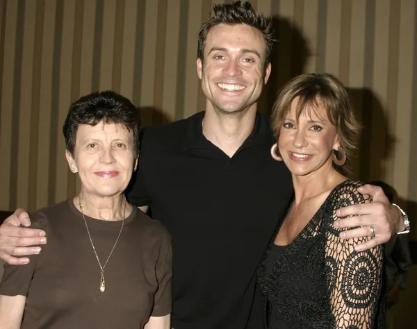 La mamá de Daniel, Daniel Goddard y Jess Walton — Foto de Stock