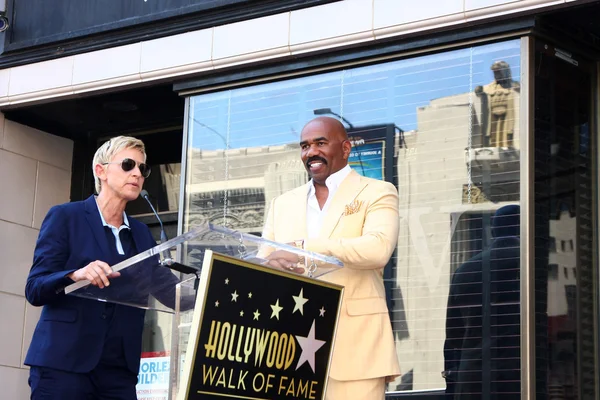 Ellen Degeneres, Steve Harvey — Photo