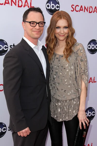 Joshua Malina, Darby Stanchfield — Stock Photo, Image