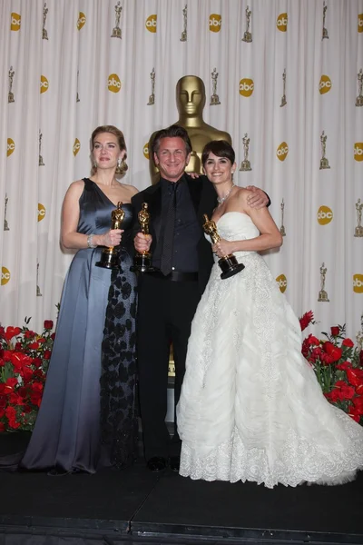 Kate Winslet, Sean Penn, and Penelope Cruz — Stock Photo, Image