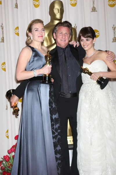 Kate Winslet, Sean Penn, and Penelope Cruz — Stock Photo, Image