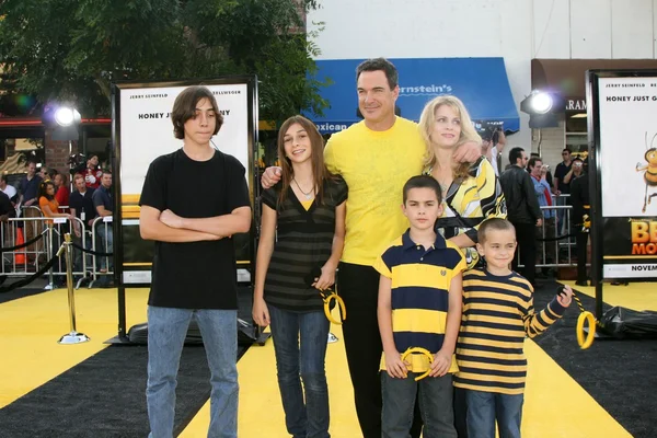 Patrick Warburton ve aile — Stok fotoğraf