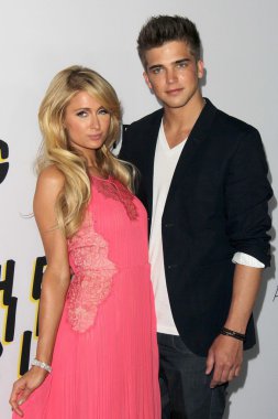 Paris hilton, nehir viiperi