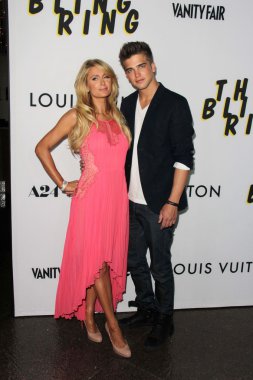 Paris hilton, nehir viiperi
