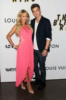 Paris hilton, nehir viiperi
