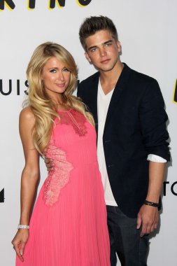 Paris hilton, nehir viiperi