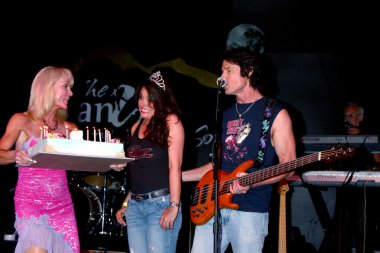 Devin Devasquez, Ronn Moss