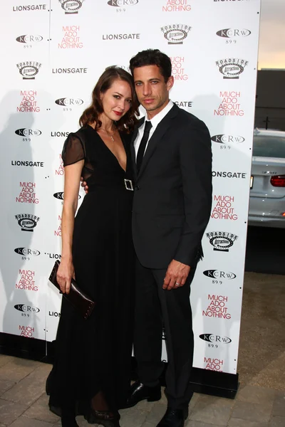 Amy Acker, James Carpinello — Photo