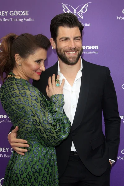 Tess Sanchez, Max Greenfield — Stockfoto