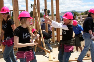 Kimberly matula, ara sokakta fabrikaları