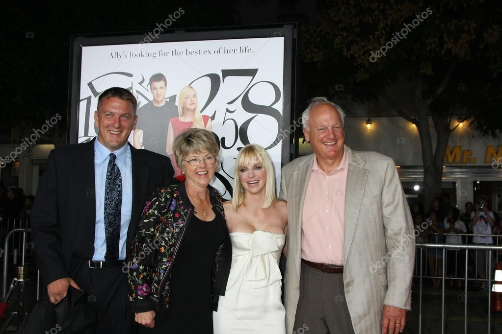 Anna Faris, Parents, brother — Stock Editorial Photo © Jean_Nelson #26673967