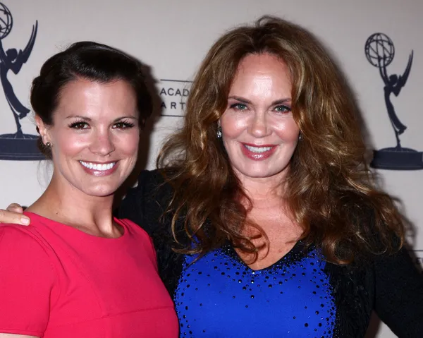 Melissa Claire Egan, Catherine Bach — Stock Photo, Image