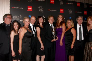 cesur ve güzel oyuncu kadrosu ve üreticileri