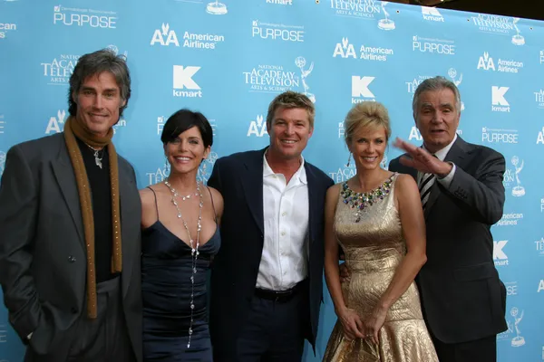 Ronn Moss, Lesli Kay, Winsor Harmon, Katherine Kelly Lang, and J — Stock Photo, Image