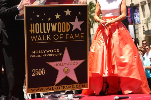 Atmosphere at the Hollywood Walk of Fame star ceremony for Jennifer Lopez — Stock Photo, Image
