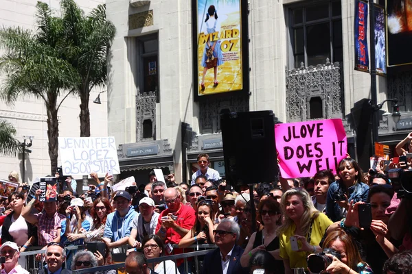 Atmósfera en el Paseo de la Fama de Hollywood ceremonia estrella para Jennifer López — Foto de Stock