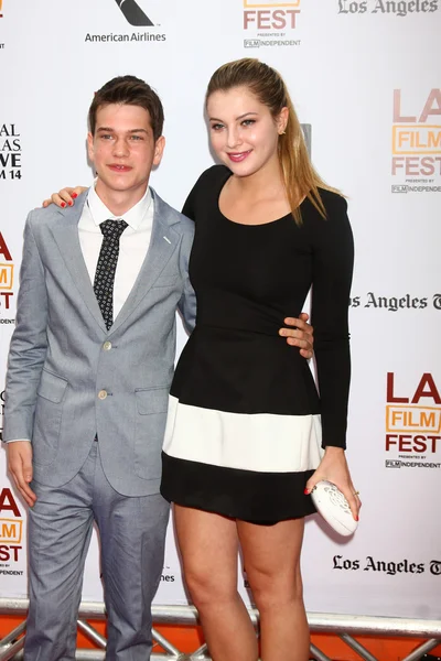 Liam James, Zoe Levin — Stockfoto