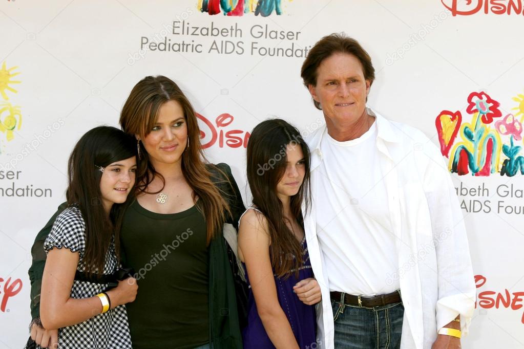 Khloe Kardashian, step-dad Bruce Jenner, Daughters — Stock Editorial