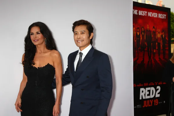 Catherine zeta-jones, lee byung-hun — Fotografia de Stock