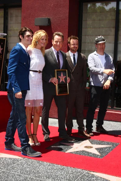 RJ Mitte, Anna Gunn, Bryan Cranston, Aaron Paul, Producer — Stock Photo, Image