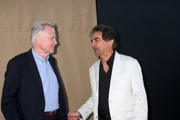 Jon Voight, Joe Mantegna — Photo