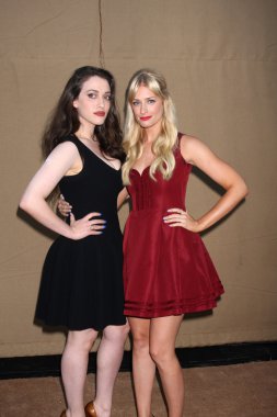 Kat Dennings, Beth Behrs