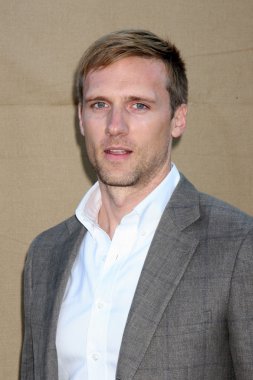 Teddy Sears