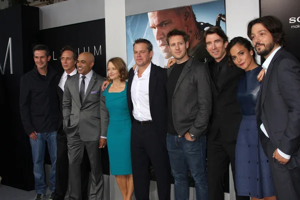 Producer Simon Kinberg, actors William Fichtner, Faran Tahir, Jodie Foster, Matt Damon, director Neill Blomkamp — Stock Photo, Image