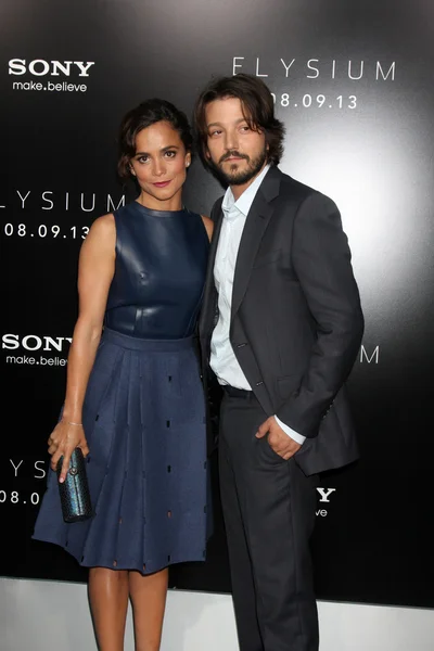 Alice Braga, Diego Luna — Foto de Stock