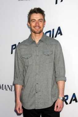 Robert Buckley
