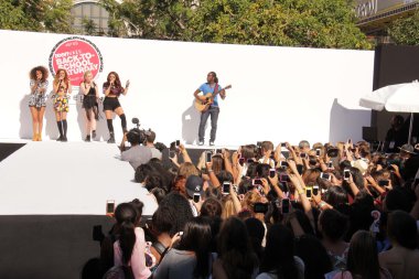 Leigh-anne pinnock, jade thirwall, perrie edwards, jesy nelson, biraz karıştırın